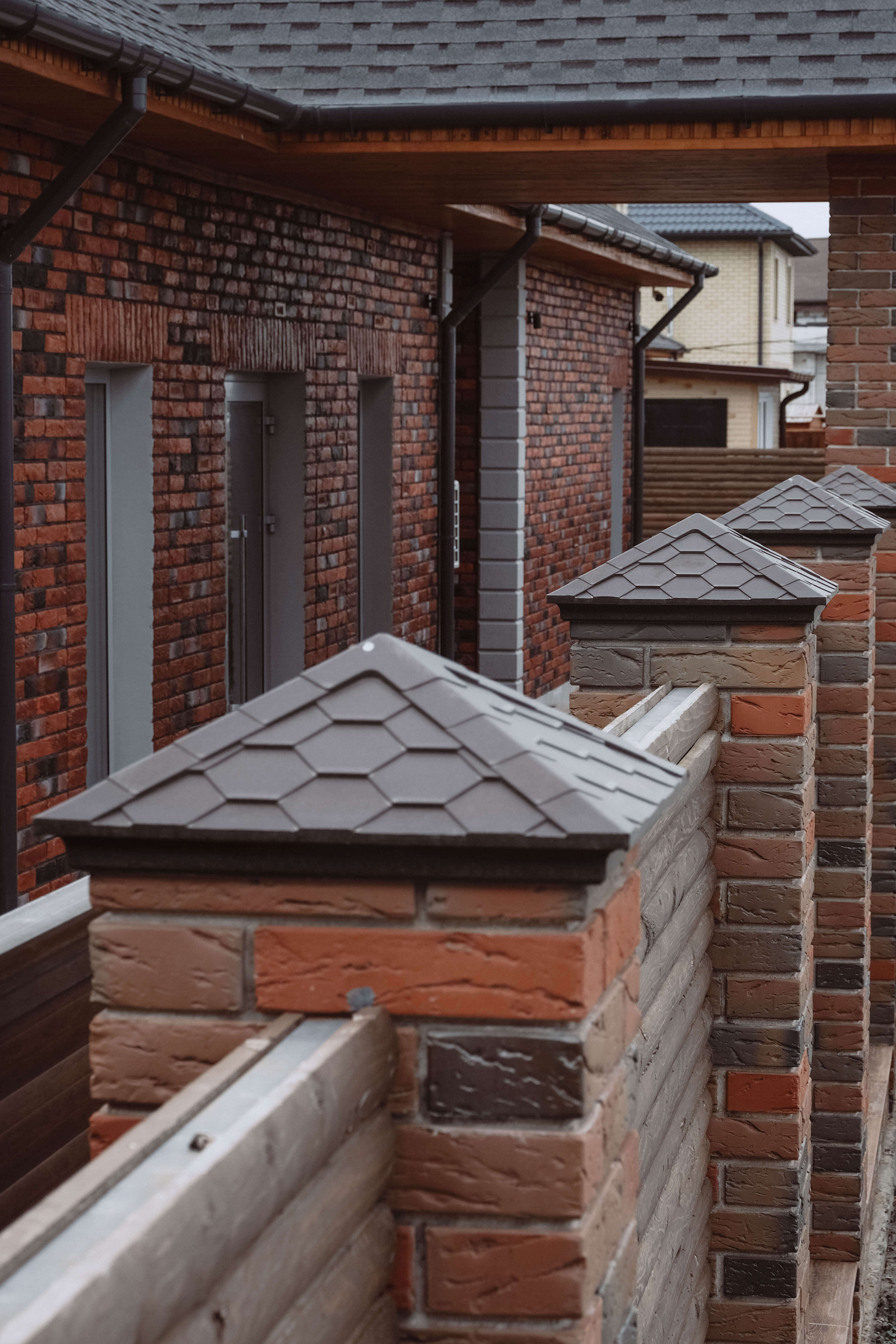 Колпак Zking Эверест Коричневый на столб 1.5х1.5 кирпича (390х390мм) в Альметьевске фото